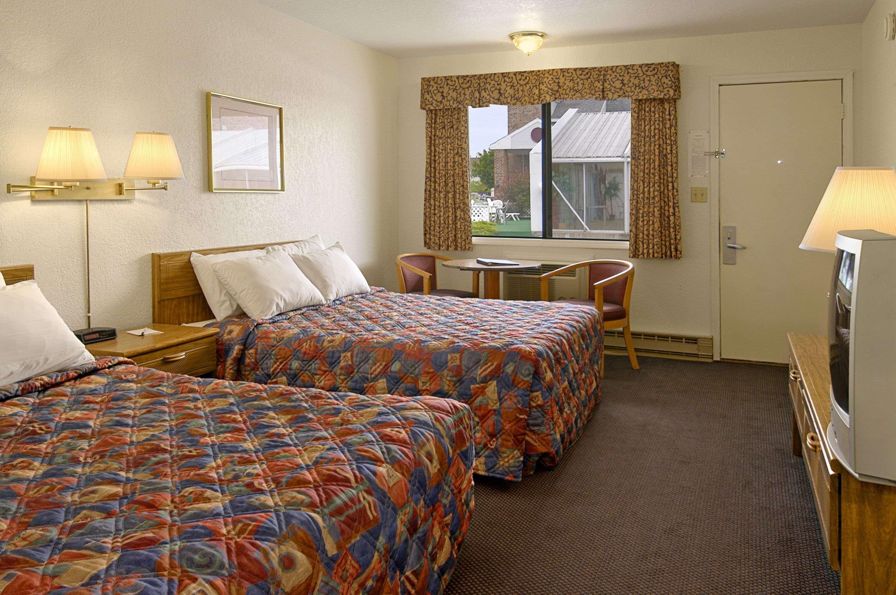 Days Inn By Wyndham Mackinaw City - Lakeview Buitenkant foto