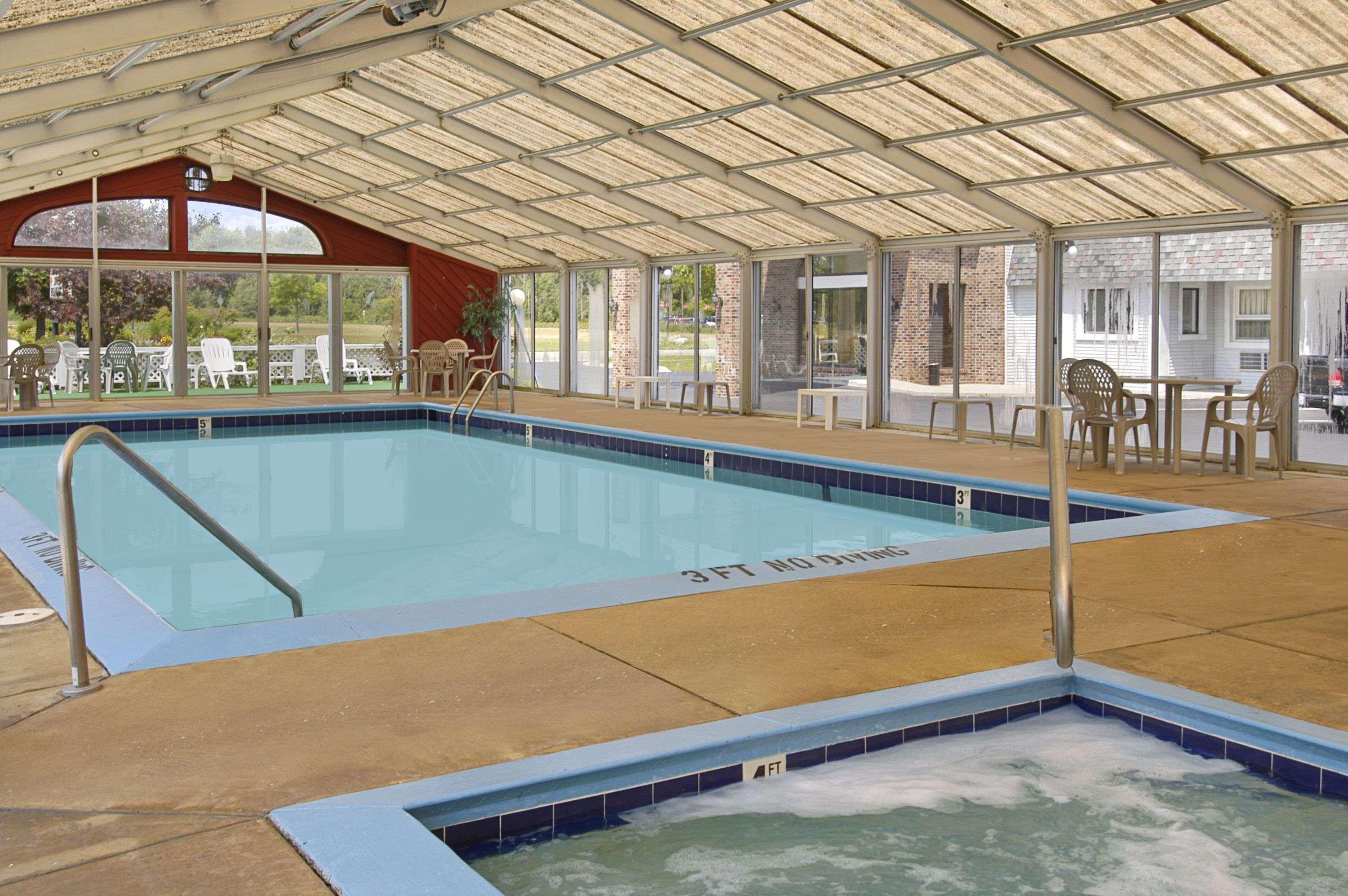 Days Inn By Wyndham Mackinaw City - Lakeview Buitenkant foto