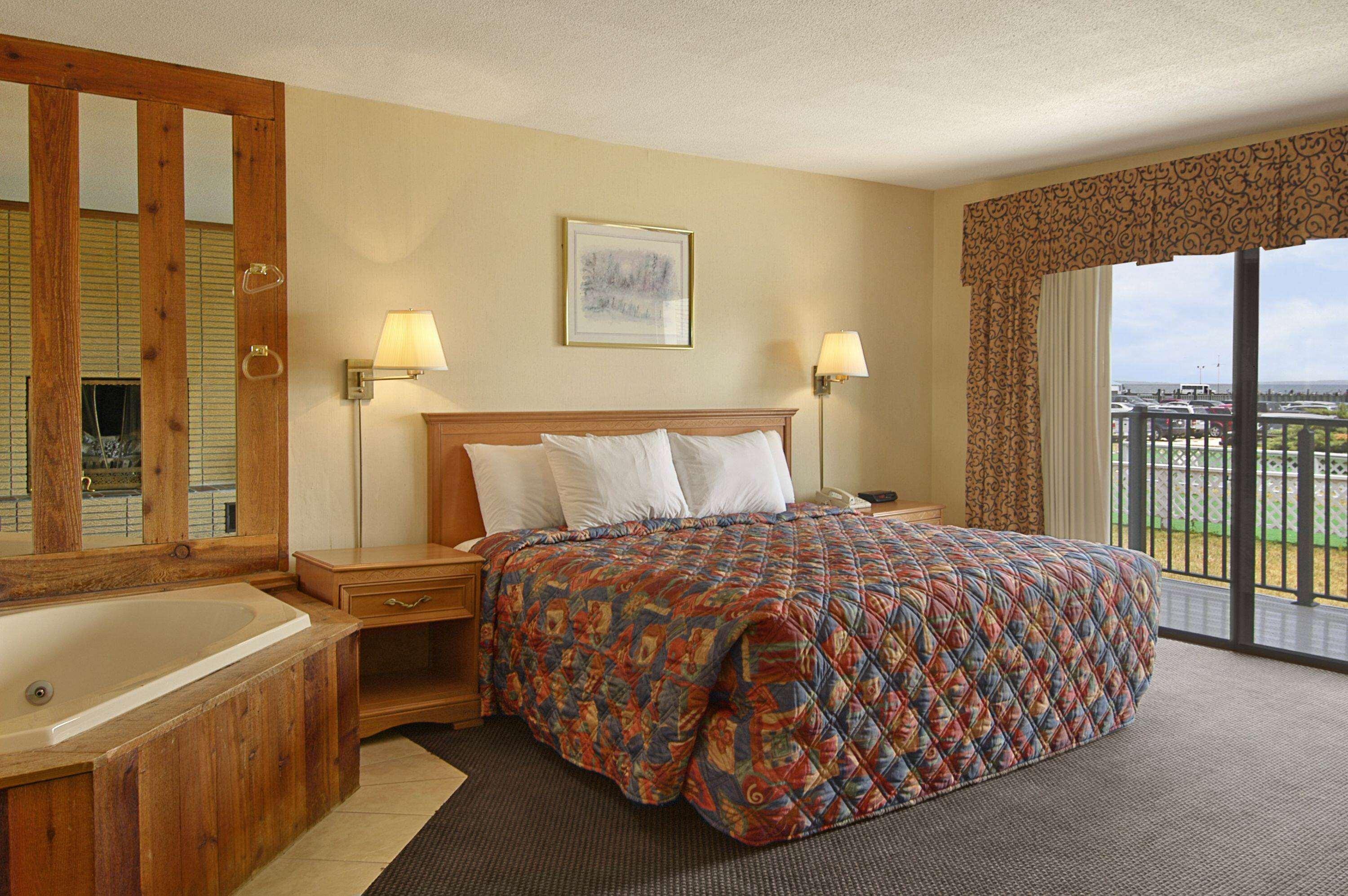Days Inn By Wyndham Mackinaw City - Lakeview Buitenkant foto