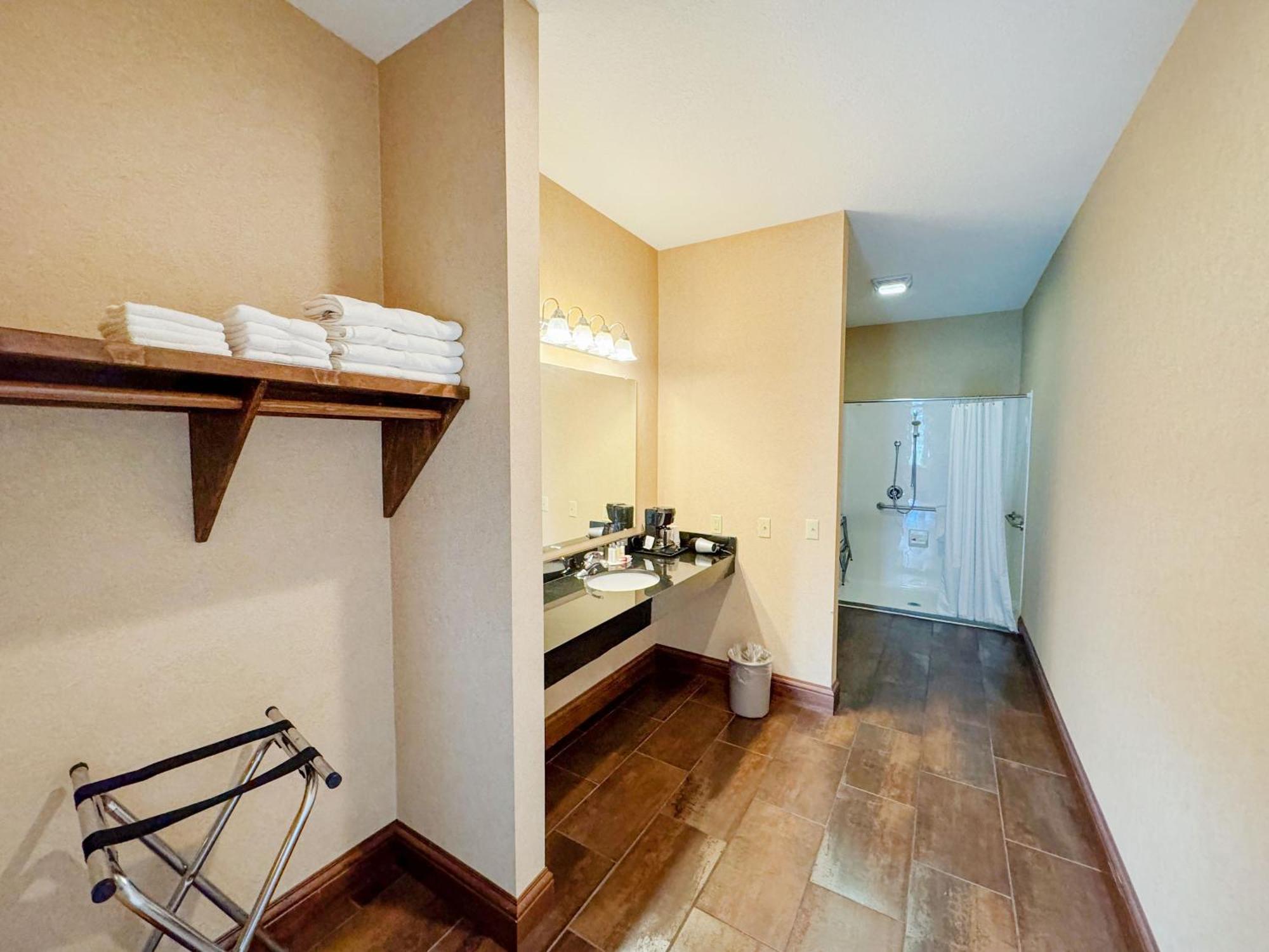 Days Inn By Wyndham Mackinaw City - Lakeview Buitenkant foto