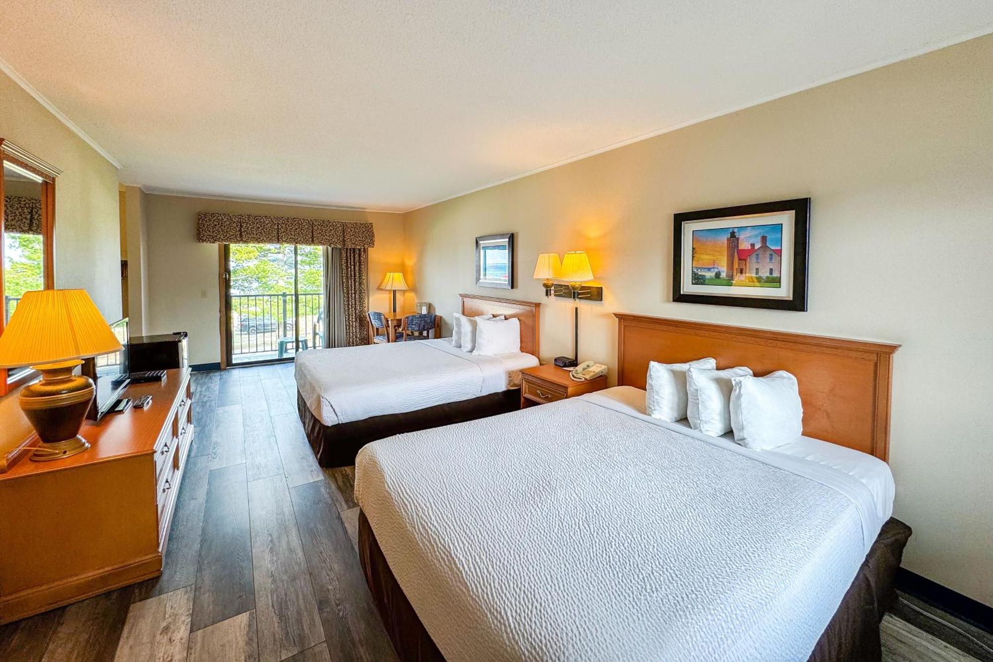 Days Inn By Wyndham Mackinaw City - Lakeview Buitenkant foto