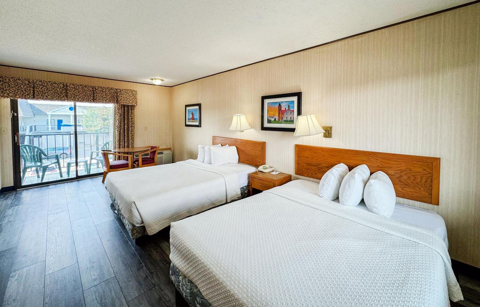 Days Inn By Wyndham Mackinaw City - Lakeview Buitenkant foto