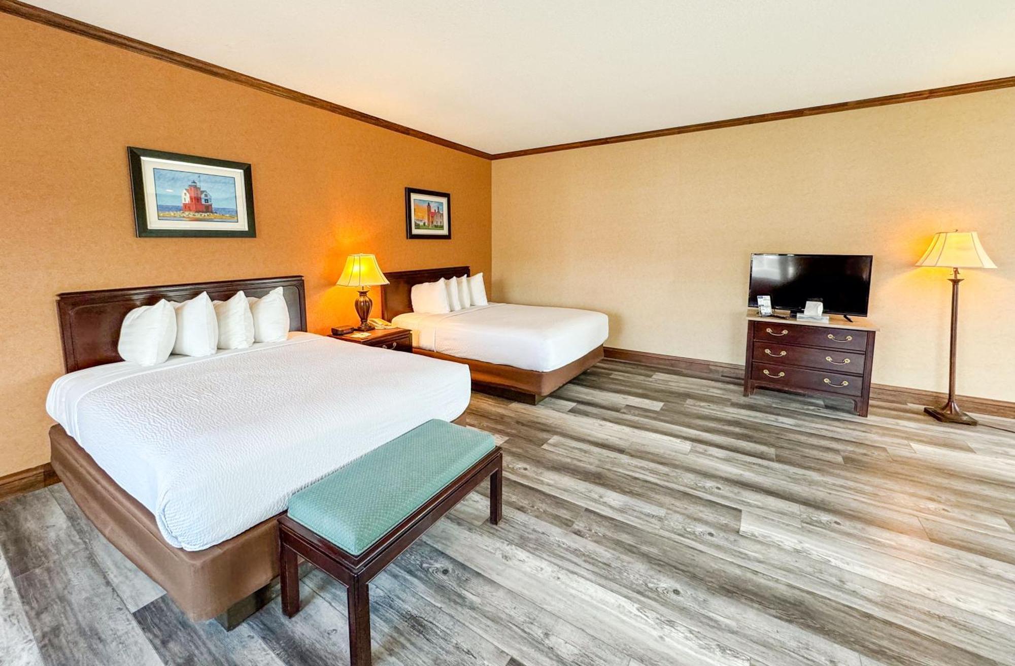 Days Inn By Wyndham Mackinaw City - Lakeview Buitenkant foto