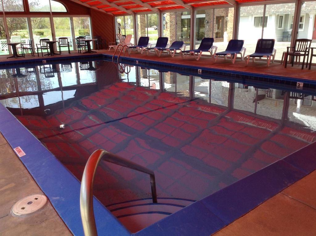 Days Inn By Wyndham Mackinaw City - Lakeview Buitenkant foto